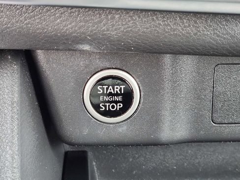 Used 2022 Nissan Rogue SV w/ SV Premium Package image 23