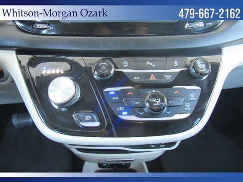 Used 2018 Chrysler Pacifica Touring Plus w/ Tire & Wheel Group image 43