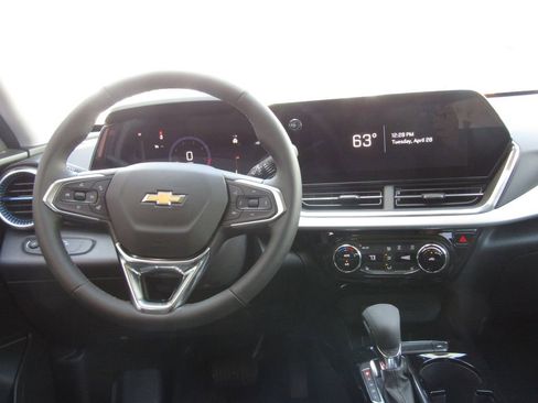 New 2026 Chevrolet Trax LT FWD image 5
