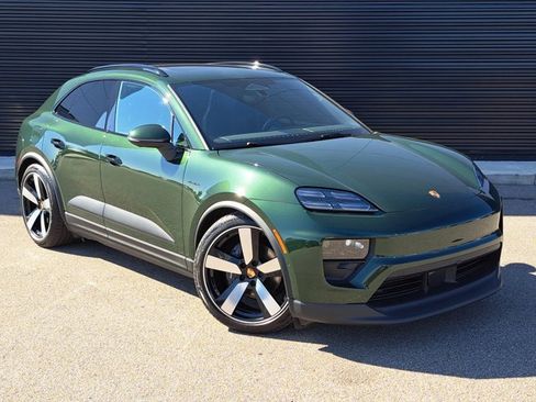 Certified 2025 Porsche Macan 4 Electric image 9