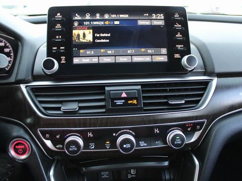 Used 2019 Honda Accord Touring image 15