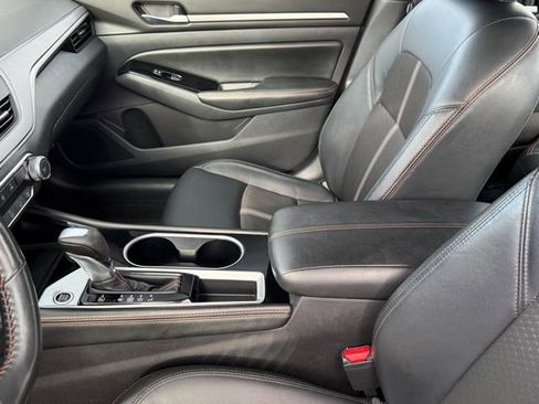 Used 2024 Nissan Altima 2.5 SR image 25