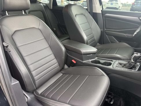 Used 2023 Volkswagen Jetta SE w/ Panoramic Sunroof Package FWD image 12