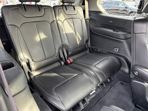 Used 2023 Jeep Grand Cherokee L Limited w/ Luxury Tech Group II image 7