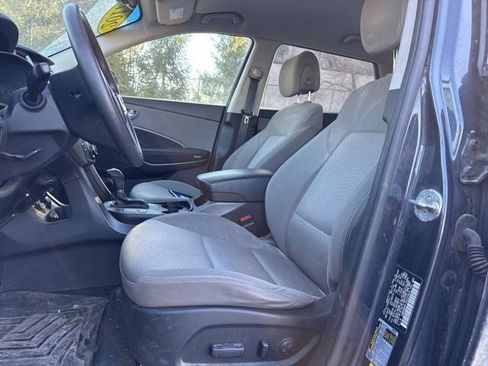 Used 2017 Hyundai Santa Fe SE w/ Cargo Package image 5