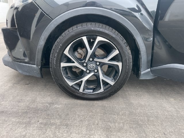 Used 2018 Toyota C-HR XLE FWD image 28