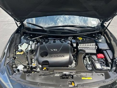 Used 2023 Nissan Maxima SR w/ Sport Mat Group FWD image 13