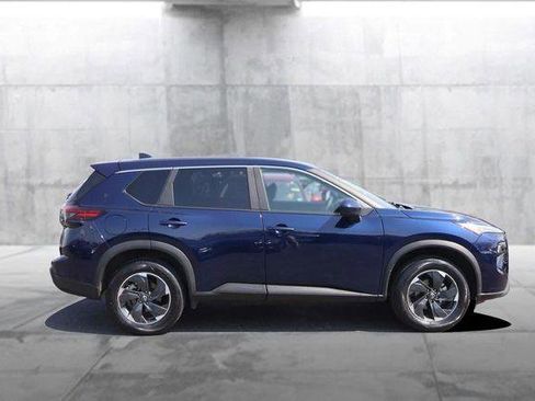 Used 2025 Nissan Rogue SV image 5