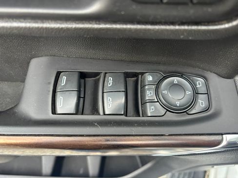 Used 2021 GMC Sierra 2500 SLT w/ SLT Preferred Package image 19