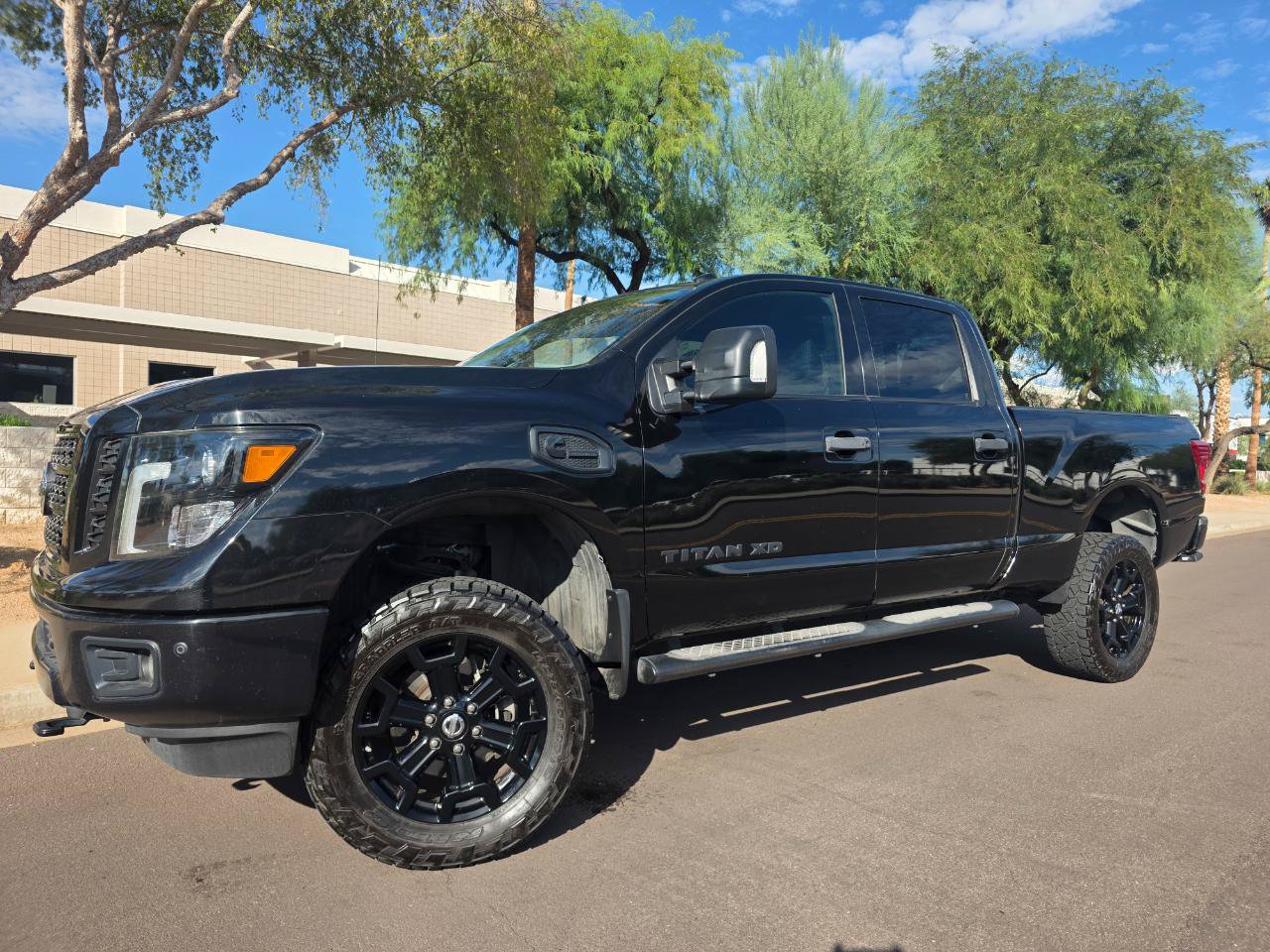 Used 2018 Nissan Titan SV w/ SV Convenience Package AWD/4WD image 2