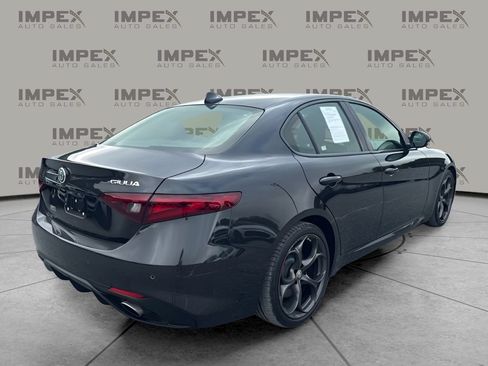 Used 2017 Alfa Romeo Giulia Ti w/ TI 19" Sport Package RWD image 5