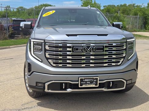 Used 2024 GMC Sierra 1500 Denali w/ Technology Package AWD/4WD image 4