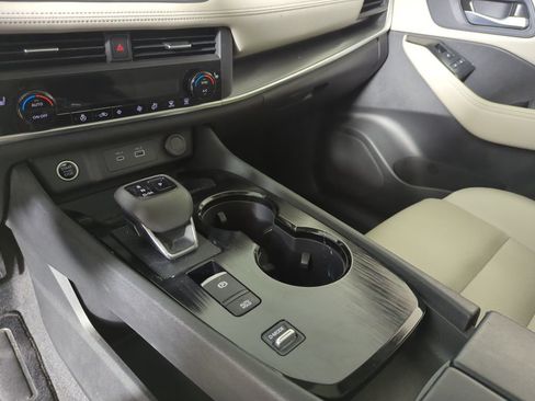 Used 2023 Nissan Rogue SV w/ SV Premium B Package FWD image 19