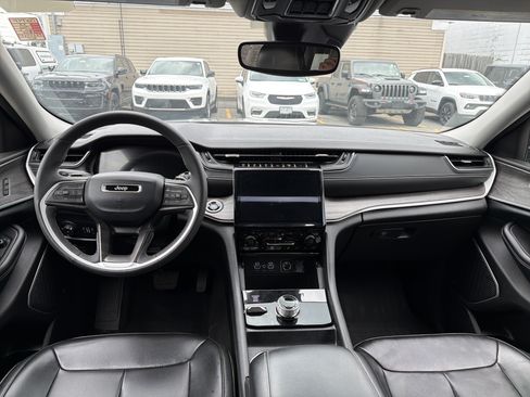Used 2023 Jeep Grand Cherokee L Limited AWD/4WD image 12