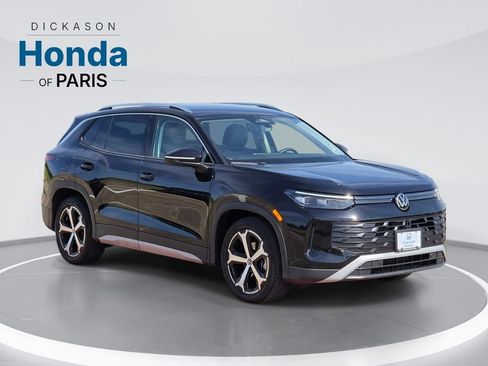 Used 2026 Volkswagen Tiguan SE FWD image 3