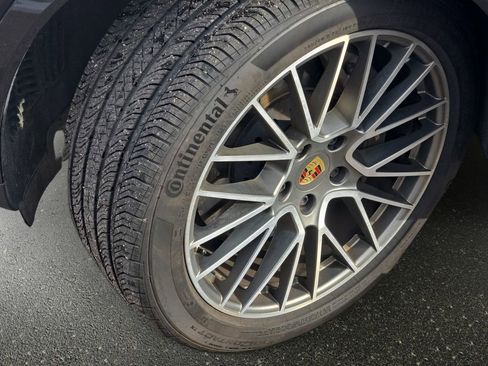 Used 2023 Porsche Cayenne Platinum Edition AWD/4WD image 34
