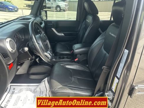 Used 2016 Jeep Wrangler Unlimited Rubicon AWD/4WD image 14