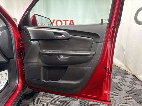 Used 2012 Chevrolet Traverse LT image 21