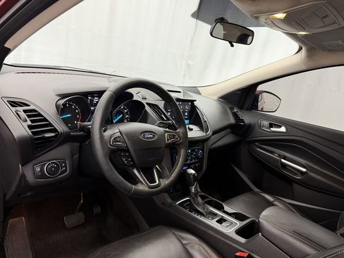 Used 2017 Ford Escape SE w/ SE Leather Comfort Package FWD image 8