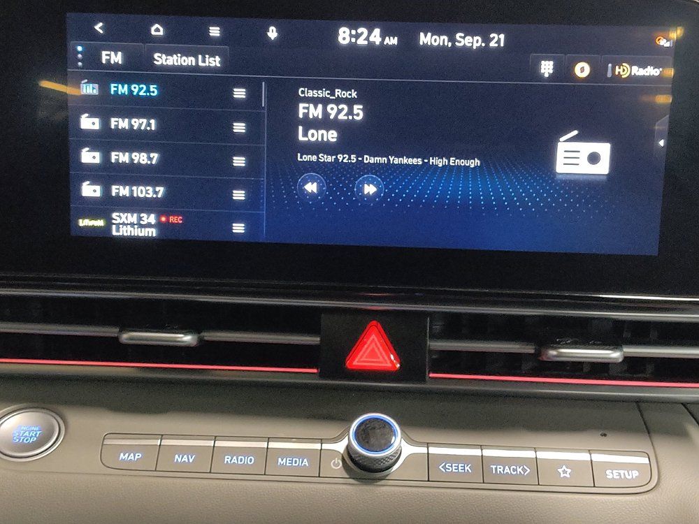 Used 2025 Hyundai Elantra SEL FWD image 25