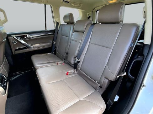 Used 2023 Lexus GX 460 Luxury w/ Accessory Package AWD/4WD image 21