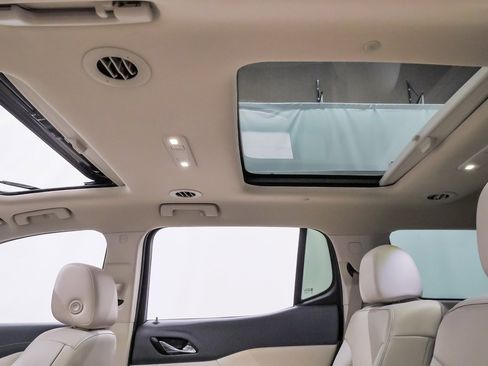 Used 2020 GMC Acadia Denali w/ Technology Package image 12