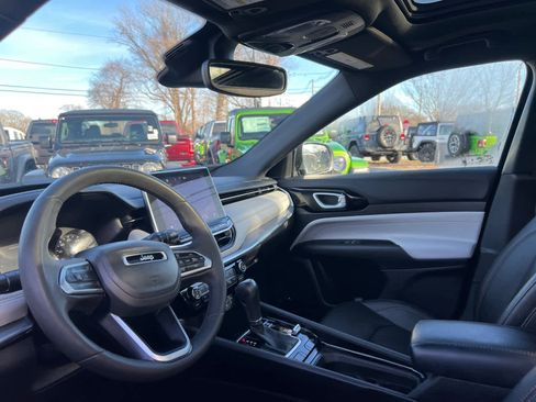 Used 2024 Jeep Compass Limited w/ Sun and Sound Group image 14