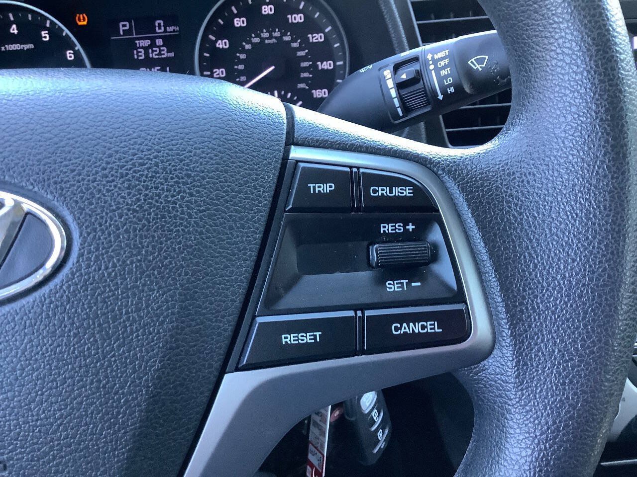 Used 2017 Hyundai Elantra SE FWD image 38