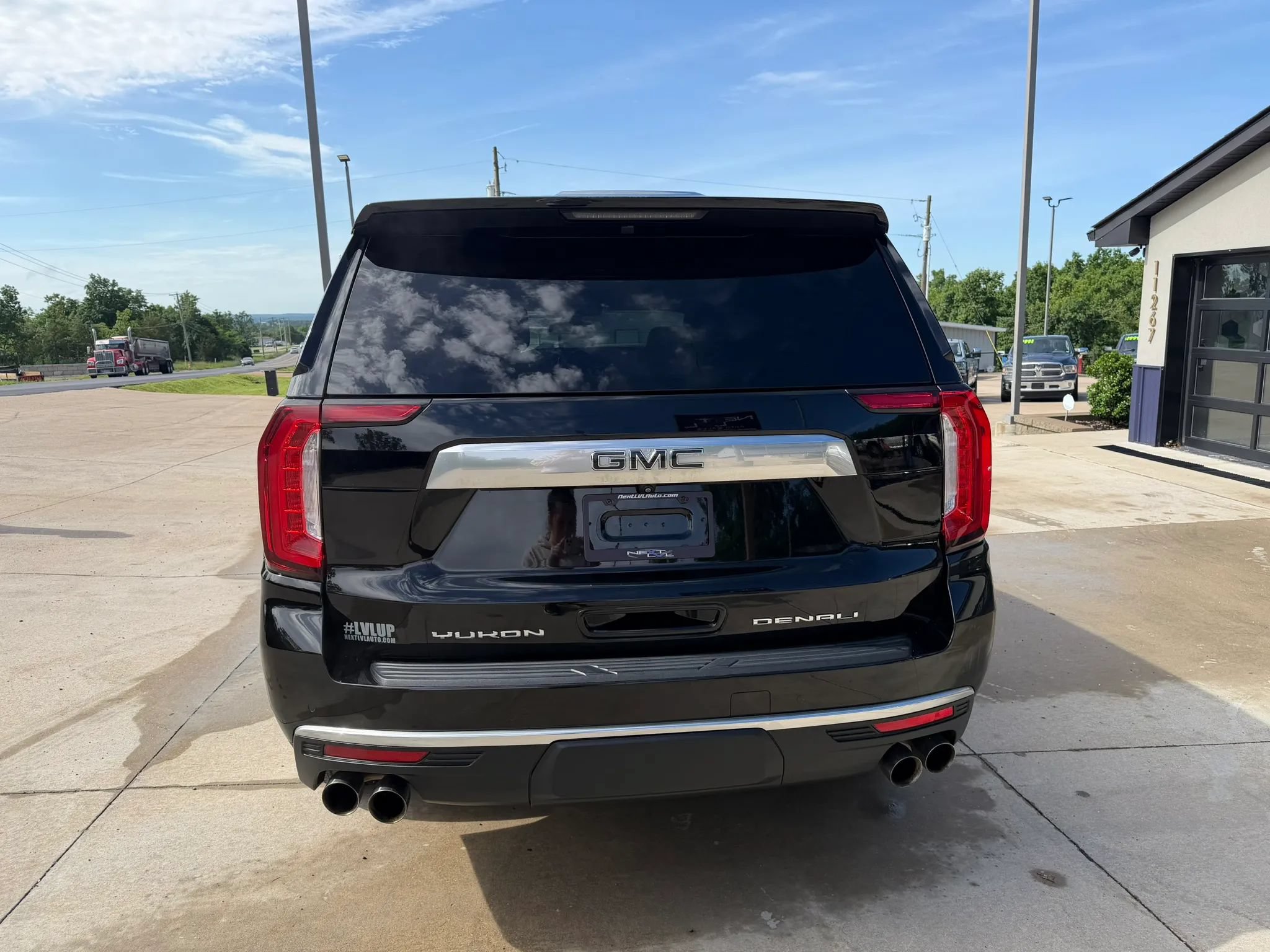 Used 2021 GMC Yukon Denali AWD/4WD image 8