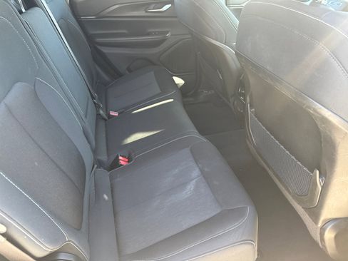 Used 2024 Jeep Grand Cherokee Laredo image 15