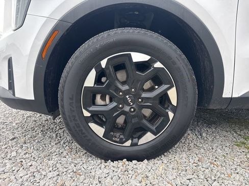 Used 2024 Kia Sorento S image 13