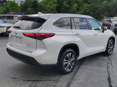 Used 2023 Toyota Highlander XLE AWD/4WD image 6