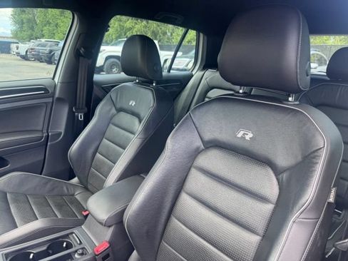 Used 2018 Volkswagen Golf R 4-Door AWD/4WD image 17