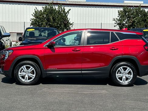 Used 2024 GMC Terrain SLE image 7