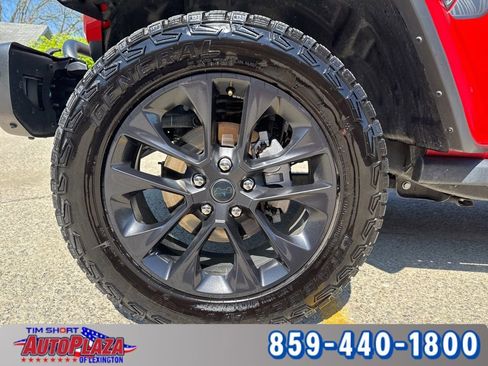 Used 2025 Jeep Wrangler Unlimited Sahara AWD/4WD image 15