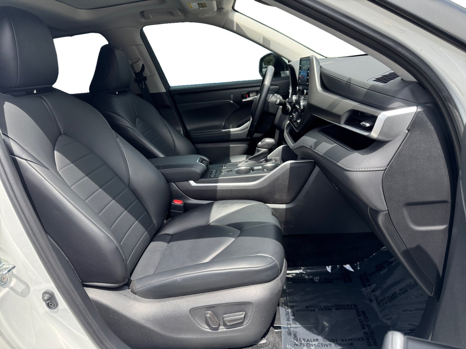 Used 2021 Toyota Highlander XLE FWD image 15