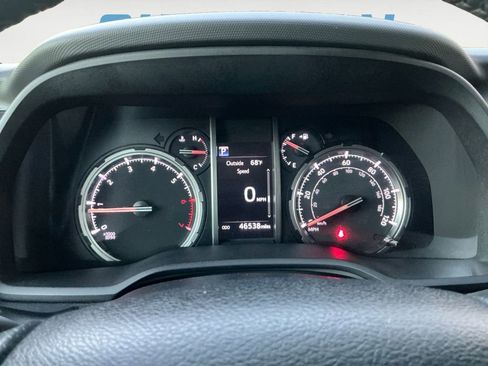 Used 2024 Toyota 4Runner TRD Off-Road Premium AWD/4WD image 19