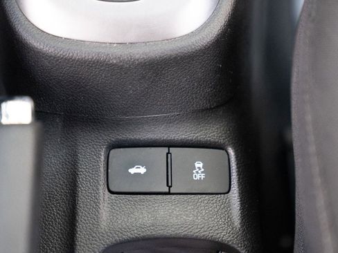Used 2018 Chevrolet Sonic LT FWD image 30