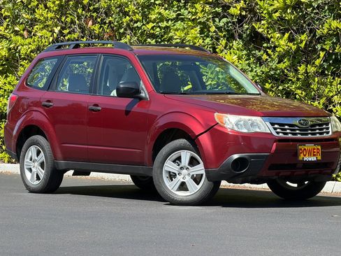 Used 2012 Subaru Forester 2.5X w/ Alloy Wheel Pkg AWD/4WD image 2