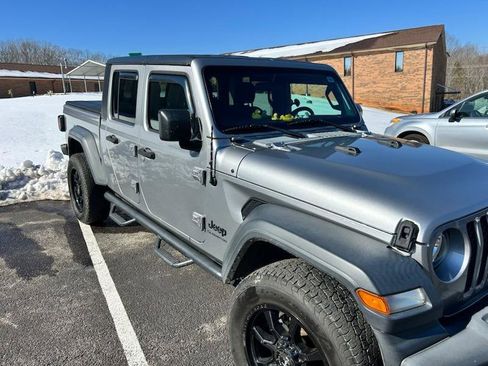 Used 2020 Jeep Gladiator Sport w/ Quick Order Package 24S image 3