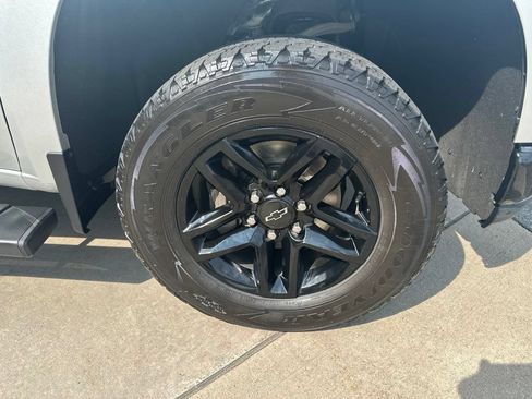 Used 2020 Chevrolet Silverado 1500 Custom Trail Boss w/ Custom Convenience Package AWD/4WD image 13