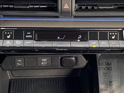 Certified 2024 Toyota Prius XLE image 14