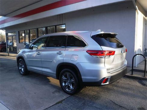Used 2017 Toyota Highlander Limited image 16