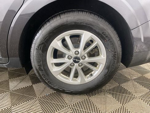 Used 2023 Kia Carnival LX image 12