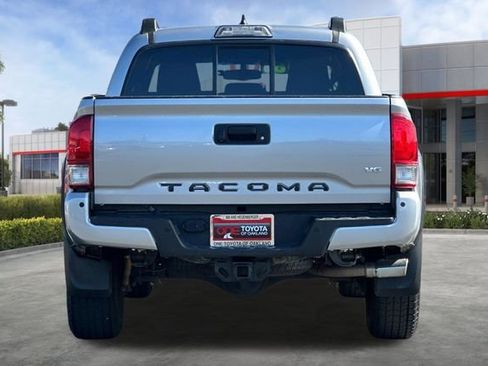 Used 2016 Toyota Tacoma TRD Off-Road w/ Premium & Technology Package image 5