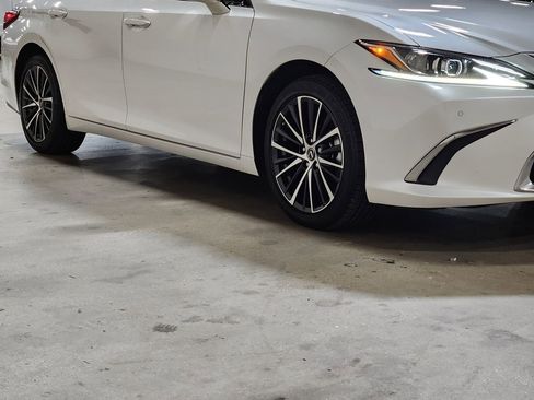 Used 2024 Lexus ES 350 w/ Premium Package image 16