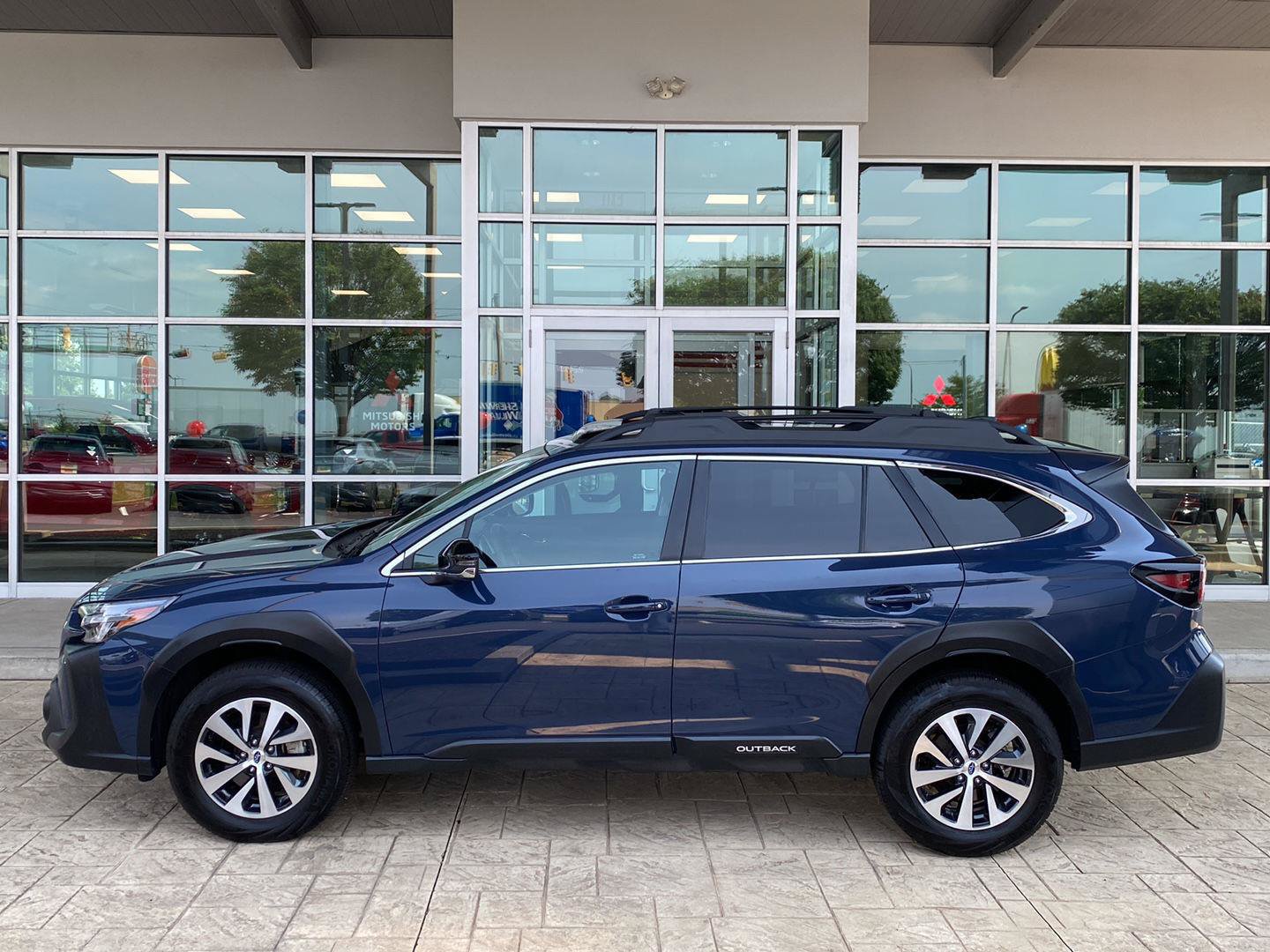Used 2024 Subaru Outback Premium AWD/4WD image 4