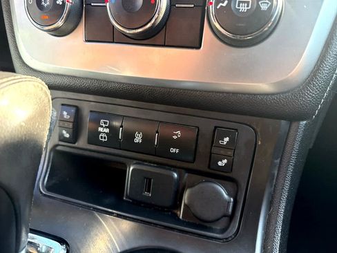 Used 2015 GMC Acadia SLE image 17