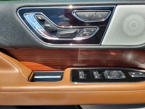 Used 2023 Lincoln Navigator Reserve image 7