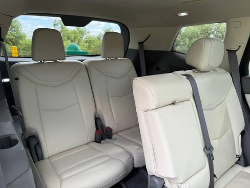 Used 2021 Cadillac XT6 Premium Luxury FWD image 14